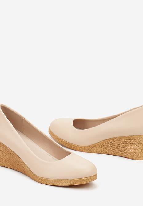 Beżowe Półbuty ze Skórzaną Wkładką na Koturnie Ozdobionym Plecionką Terionnas