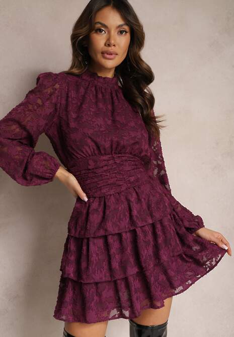 Fioletowa Koronkowa Sukienka Taliowana z Falbankami Odrasja