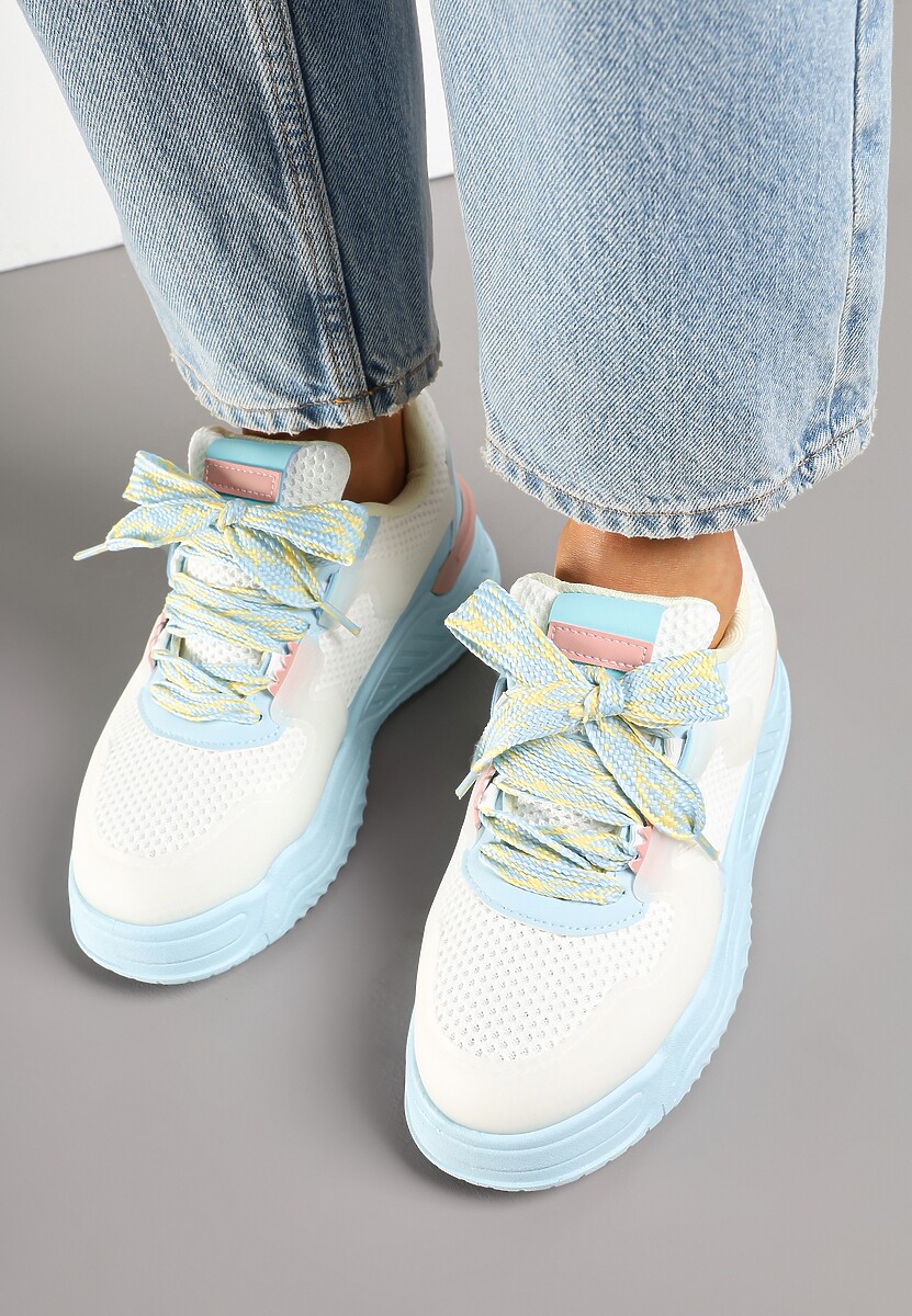 Biało-Niebieskie Sneakersy z Tłoczoną Platformą Xilanne