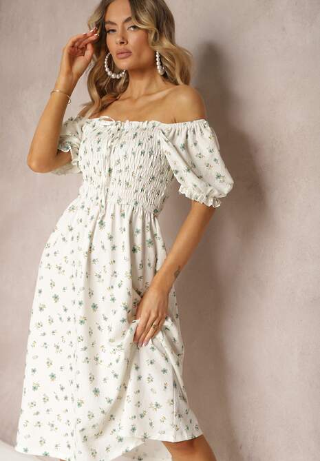 Biało-Zielona Kwiecista Sukienka Hiszpanka z Marszczonym Dekoltem i Falbanką Claperia