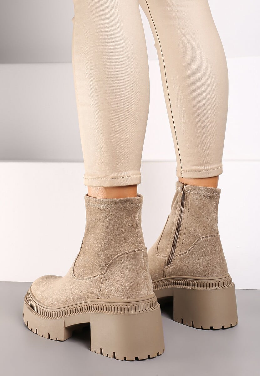 Ciemnobeżowe Botki Sztyblety na Słupku z Dopasowaną Cholewką Hesliara
