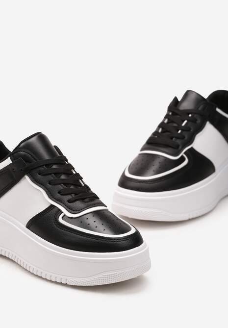 Czarno-Białe Sneakersy na Platformie z Delikatną Perforacją Dairala