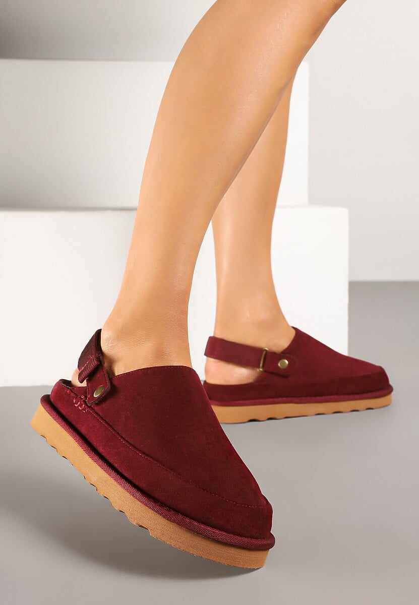 Bordowe Klapki w Stylu Chodaków z Paskiem Podtrzymującym Piętę Firgis