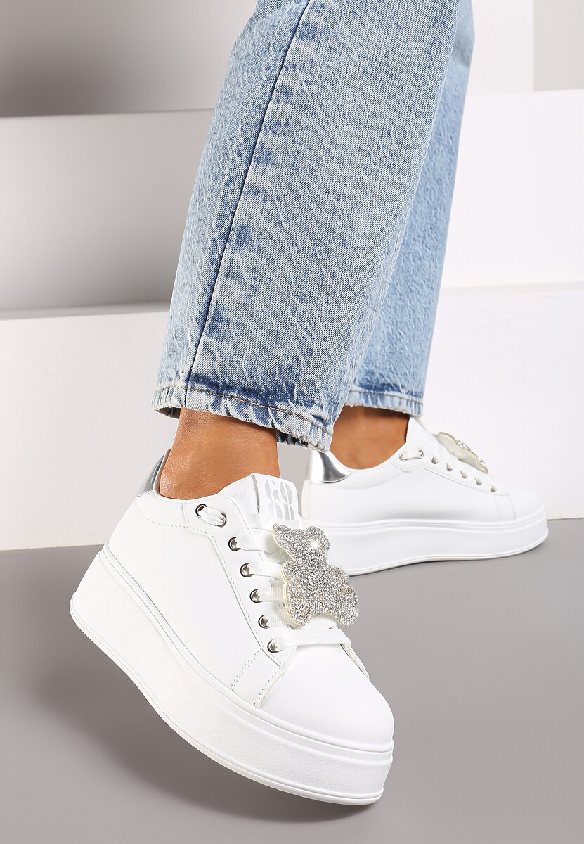 Biało-Srebrne Sneakersy Ozdobione Brokatowym Misiem Nevithaya