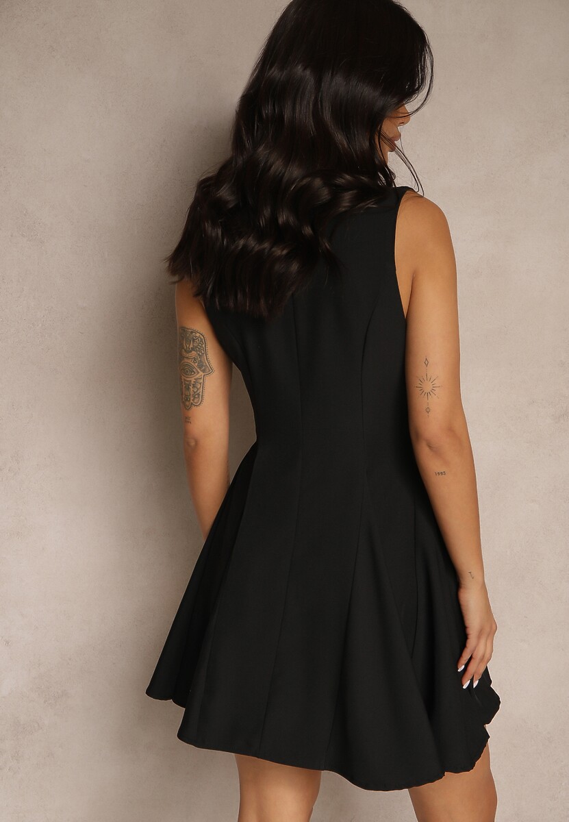 Czarna Rozkloszowana Sukienka Bez Rękawów Zdobiona Guzikami Sepira