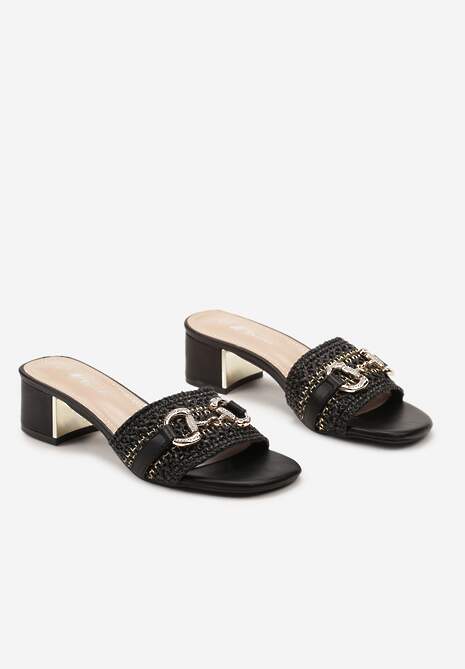 Czarne Klapki Ozdobione Plecionką Cyrkoniami i Metalową Ozdobą na Słupku Fazina