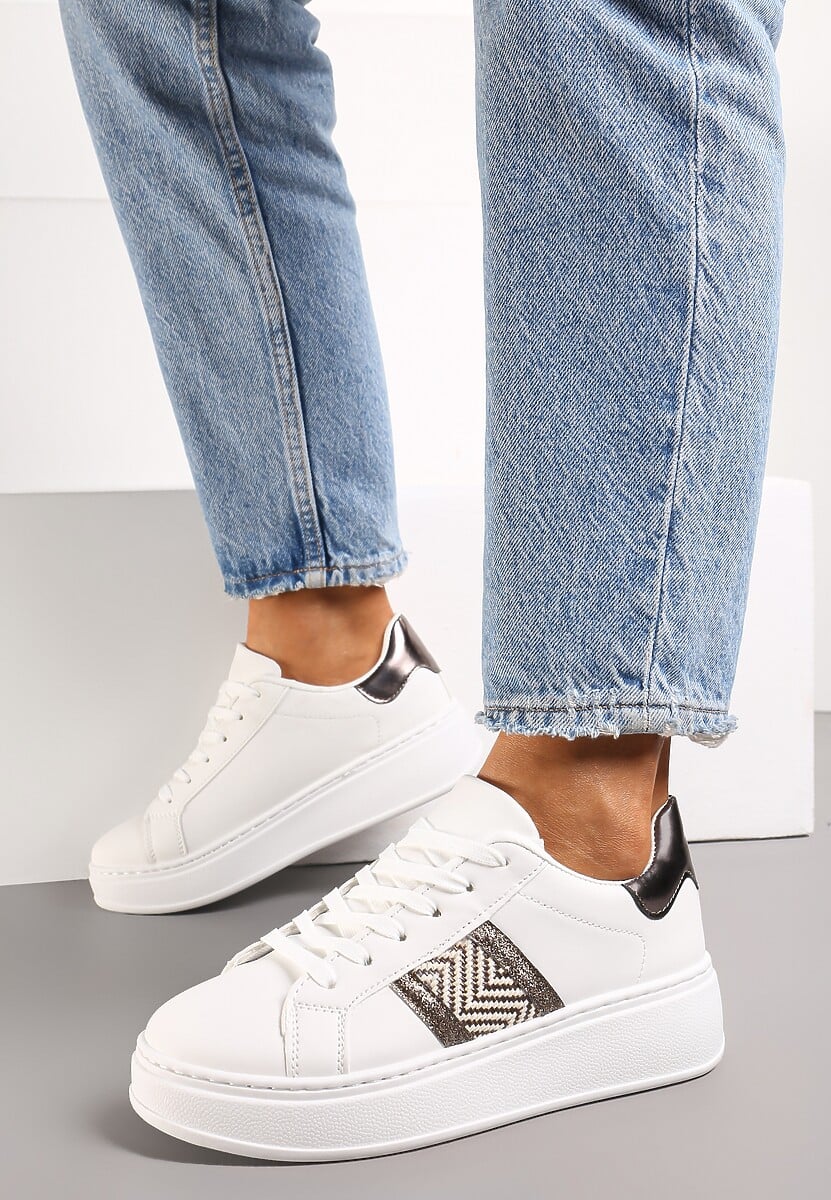 Biało-Srebrne Sneakersy z Metaliczną Wstawką na Grubej Podeszwie z Ozdobną Taśmą z Brokatem Qinessa