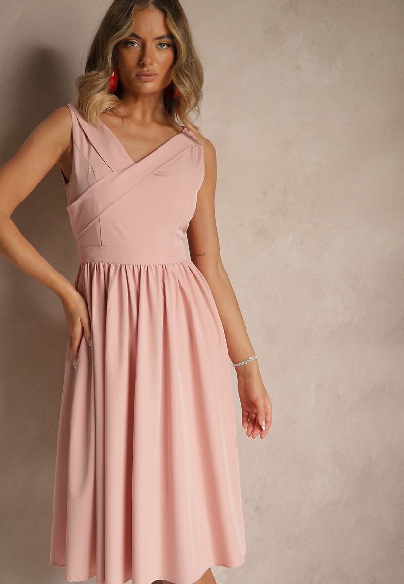 Czarna Basicowa Sukienka Vices o Rozkloszowanym Kroju Tolaneia