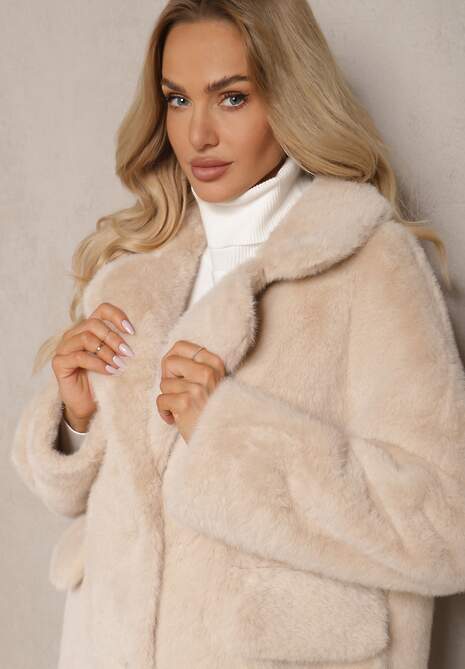 Beżowy Płaszcz z Futra z Zapięciem na Guziki i Wsuwanymi Kieszeniami Paritha