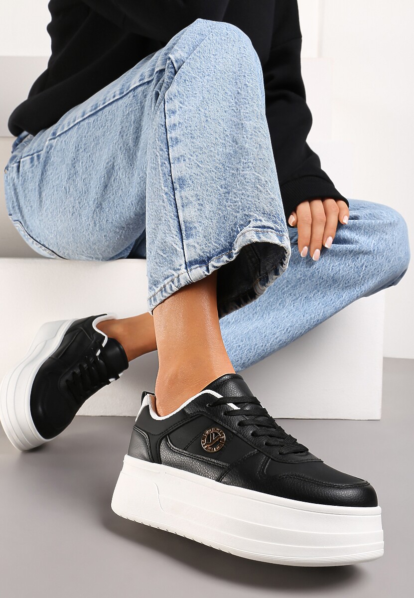 Czarne Sneakersy na Grubej Podeszwie Sznurowane z Metaliczną Aplikacją Ailtria