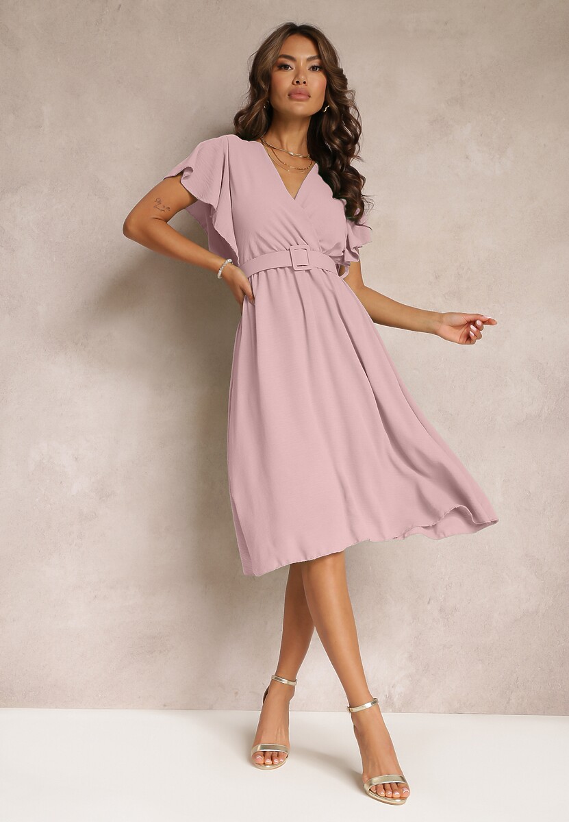 Jasnoróżowa Rozkloszowana Sukienka z Paskiem i Kopertowym Dekoltem Brinea