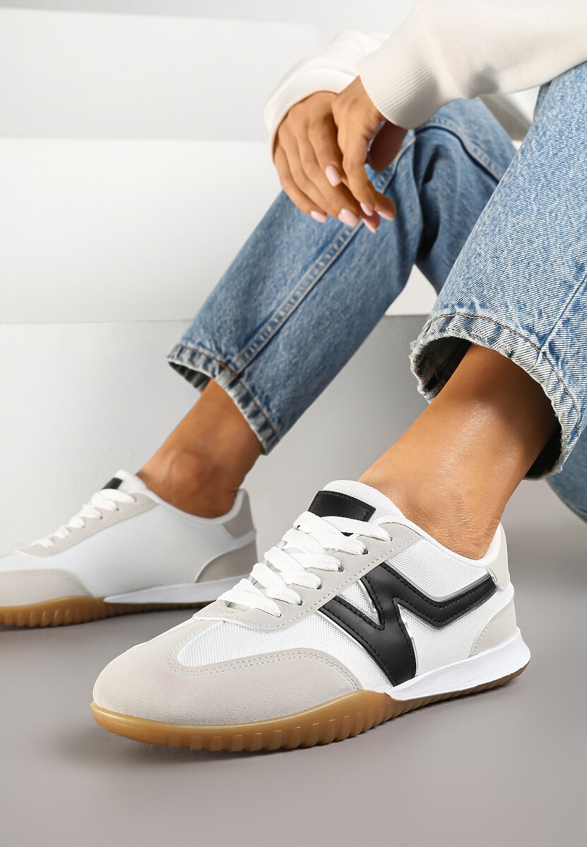 Biało-Czarne Sneakersy w Stylu Tenisówek Ozdobione Naszywką Tanelis