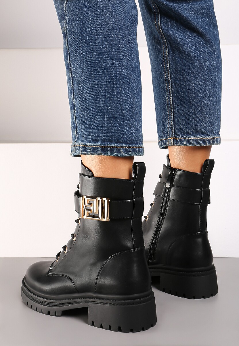 Czarne Botki Workery na Płaskiej Podeszwie Ozdobione Paskiem z Klamrą Betida