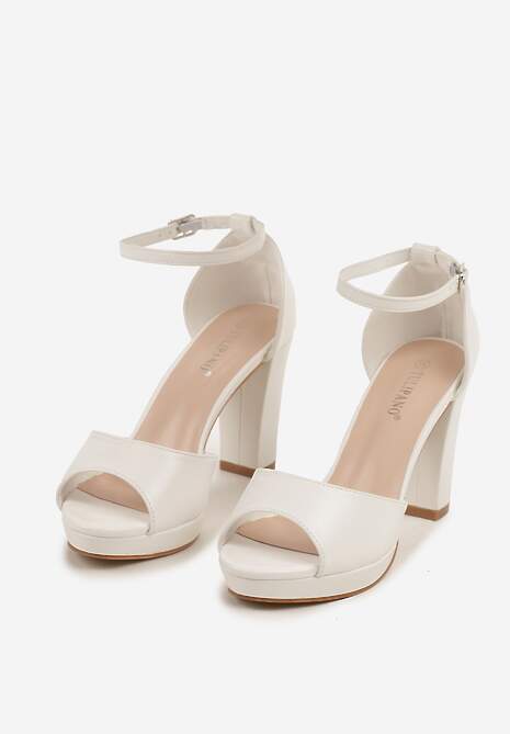 Białe Sandały na Słupku i Platformie Nilarienna