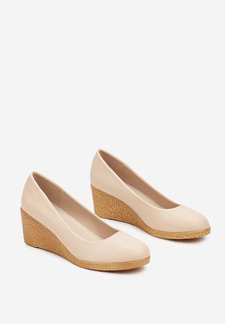 Beżowe Półbuty ze Skórzaną Wkładką na Koturnie Ozdobionym Plecionką Terionnas