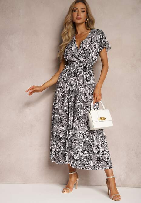 Czarno-Biała Rozkloszowana Sukienka z Trójkątnym Dekoltem z Materiałowym Paskiem i Gumką w Talii Carimi