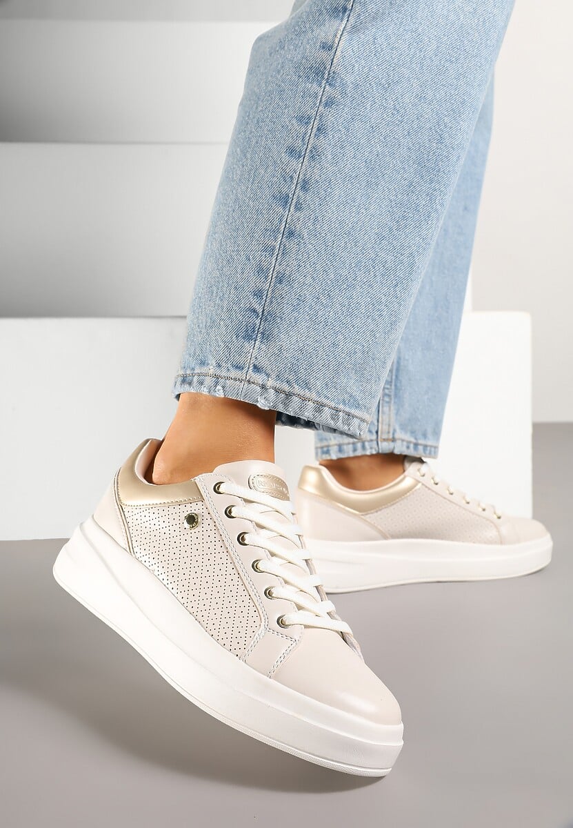 Jasnobeżowe Sneakersy Typu Tenisówki z Ozdobną Perforacją Mariselia