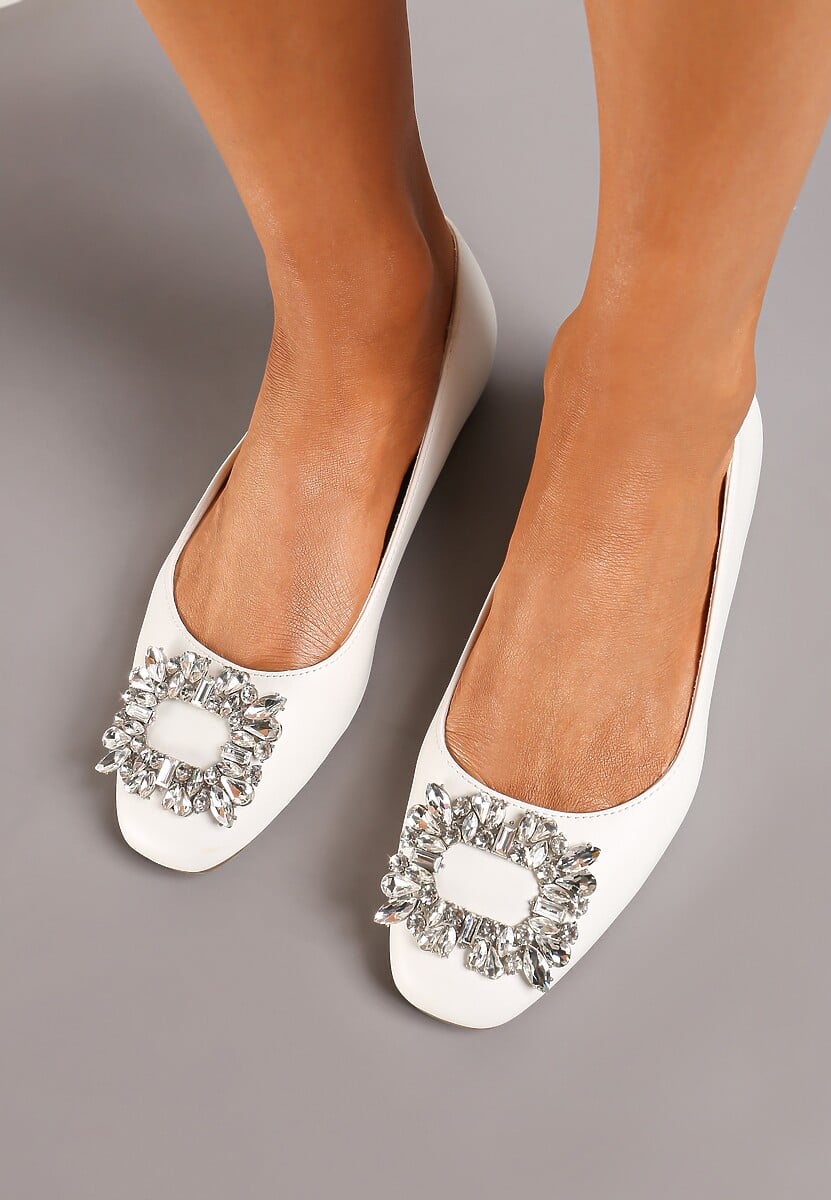 Białe Balerinki na Płaskiej Podeszwie z Metaliczną Ozdobą Oranivia