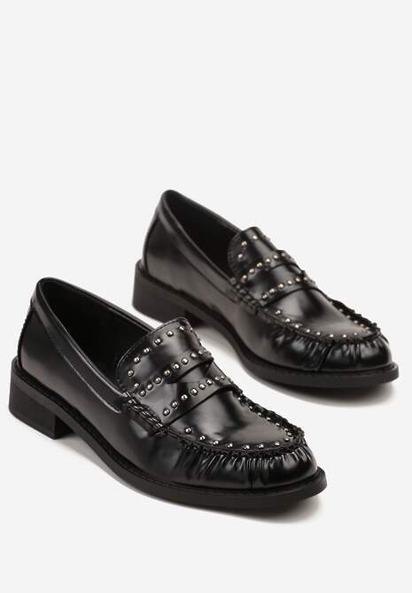 Czarne Mokasyny z Marszczoną Cholewką i Ozdobnymi Nitami Tuleanna
