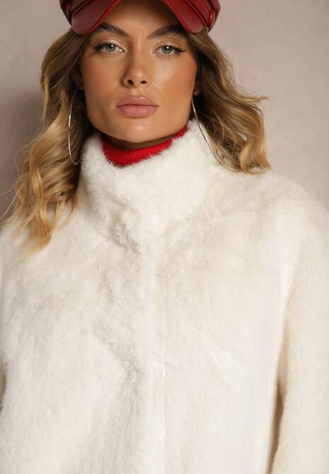 Jasnobeżowy Płaszcz z Futerka o Prostym Kroju ze Stójką i Kieszeniami Saliratia