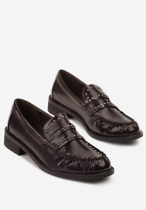 Brązowe Mokasyny z Marszczoną Cholewką i Ozdobnymi Nitami Tuleanna
