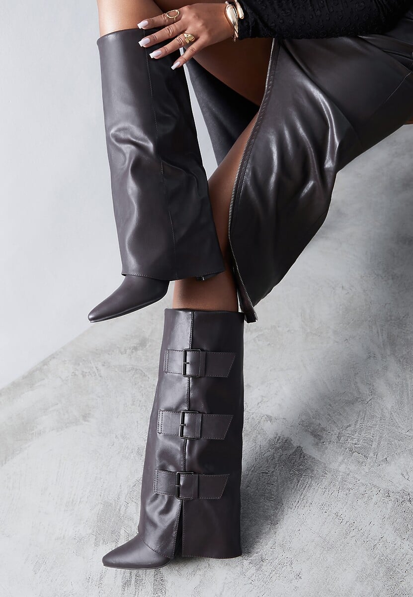 Brązowe Rockowe Kozaki na Słupku z Wywiniętą Cholewką Wykończone Klamrami Navlaya