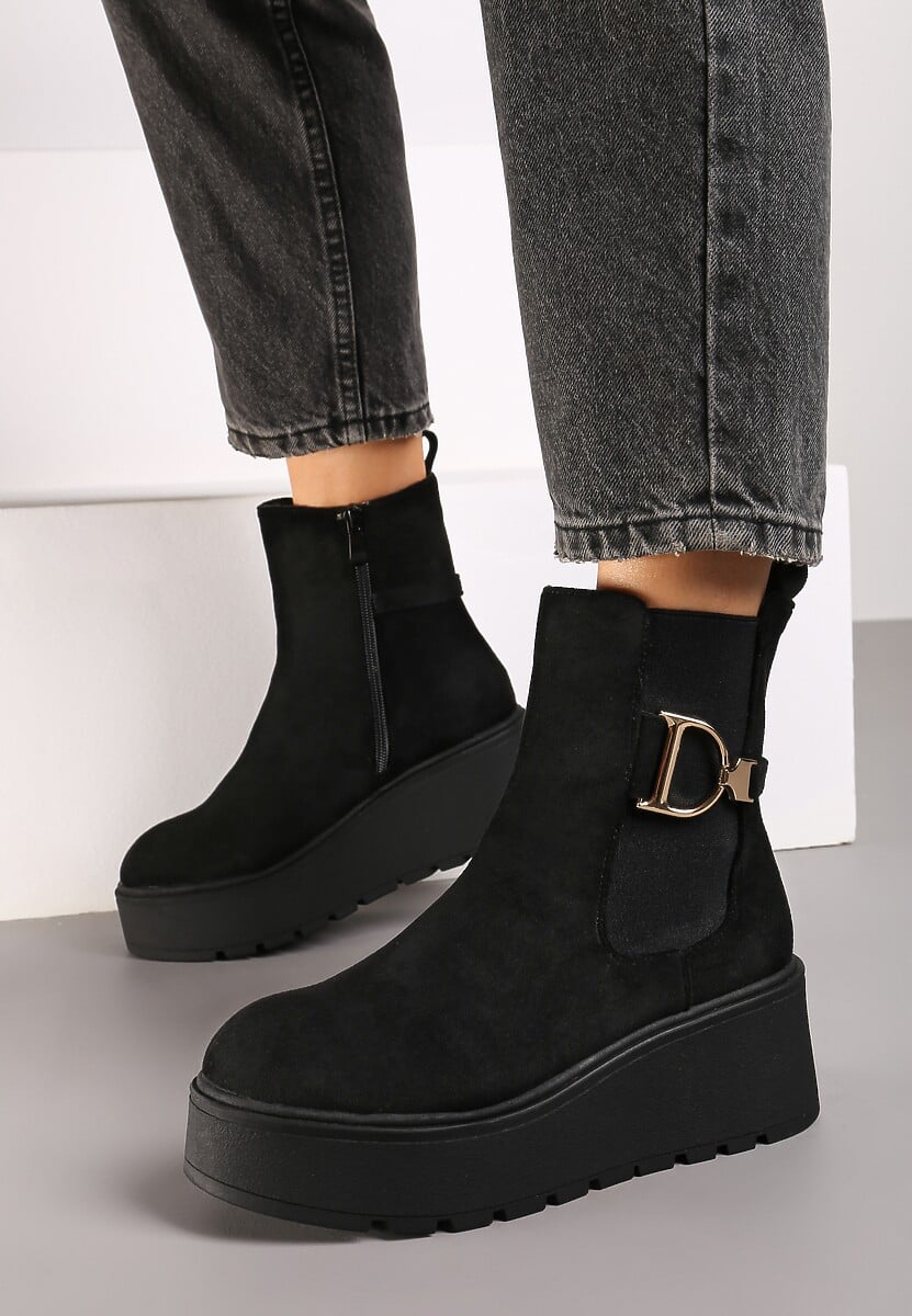 Czarne Botki Sztyblety na Platformie Wykończone Metaliczną Klamrą Vliteia