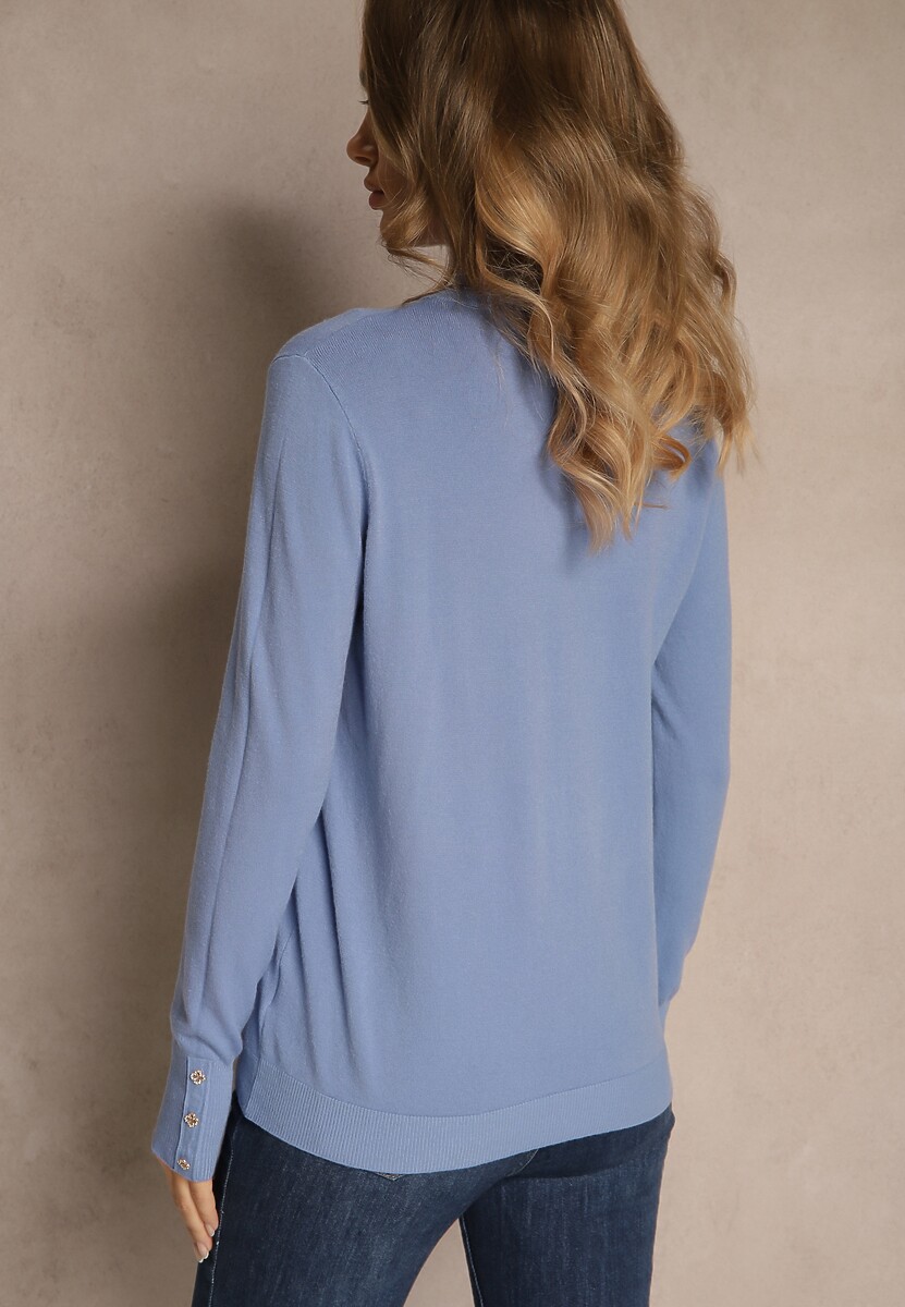 Niebieski Golf o Dopasowanym Kroju Zdobiony Minimalistycznymi Aplikacjami Unissa