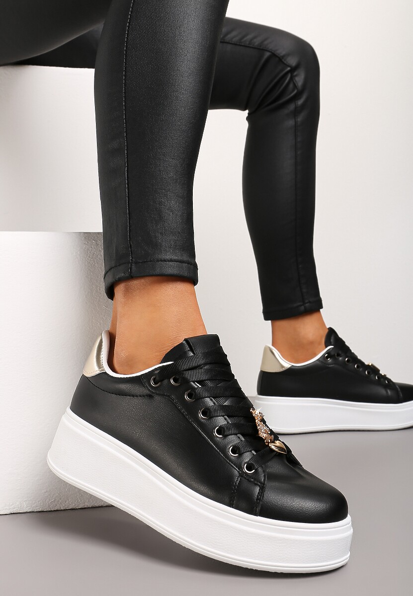 Czarno-Złote Sneakersy na Platformie z Metalowymi Zawieszkami i Cyrkoniami Nioko