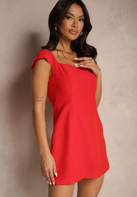 Czerwona Taliowana Sukienka z Kwadratowym Dekoltem Borreti