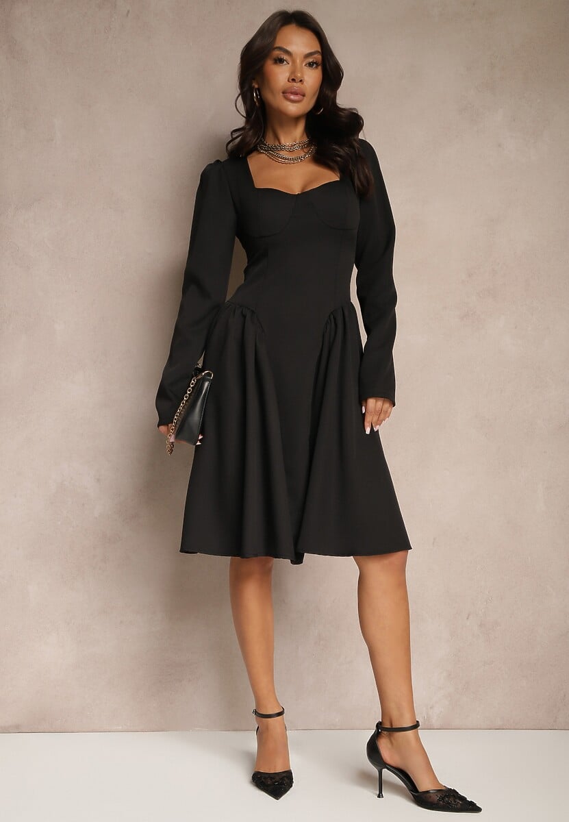 Czarna Sukienka o Rozkloszowanym Kroju z Gorsetową Górą Tillitte