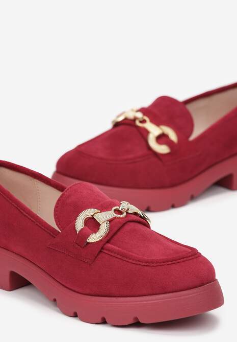 Bordowe Klasyczne Mokasyny na Płaskiej Podeszwie Ozdobione Metalową Wstawką Landia