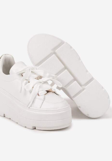 Białe Sneakersy Vices na Płaskiej Podeszwie z Metalicznymi Ozdobami i Sznurowaniem Neladith