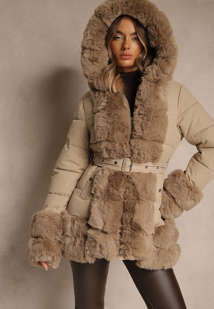 Czarna Kurtka o Taliowanym Kroju z Paskiem Kapturem i Futerkiem Ranalia