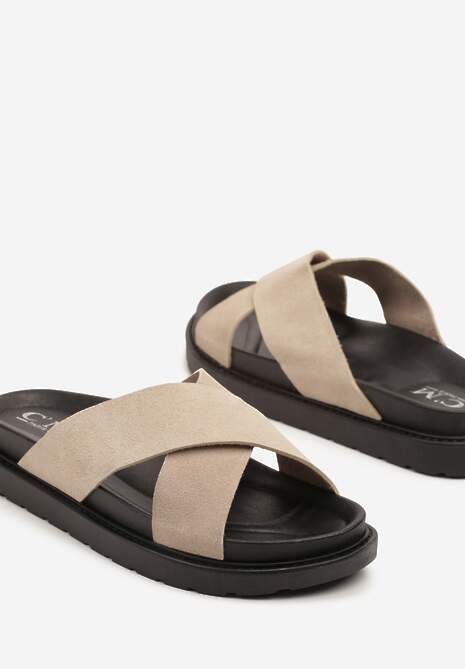 Beżowe Klapki Ozdobione Dwoma Paskami Liasuntia