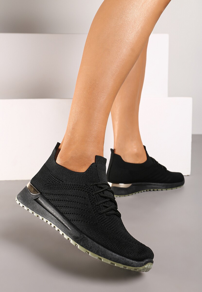 Czarne Buty Sportowe z Elastyczną Cholewką i Ozdobnym Wiązaniem Corrin