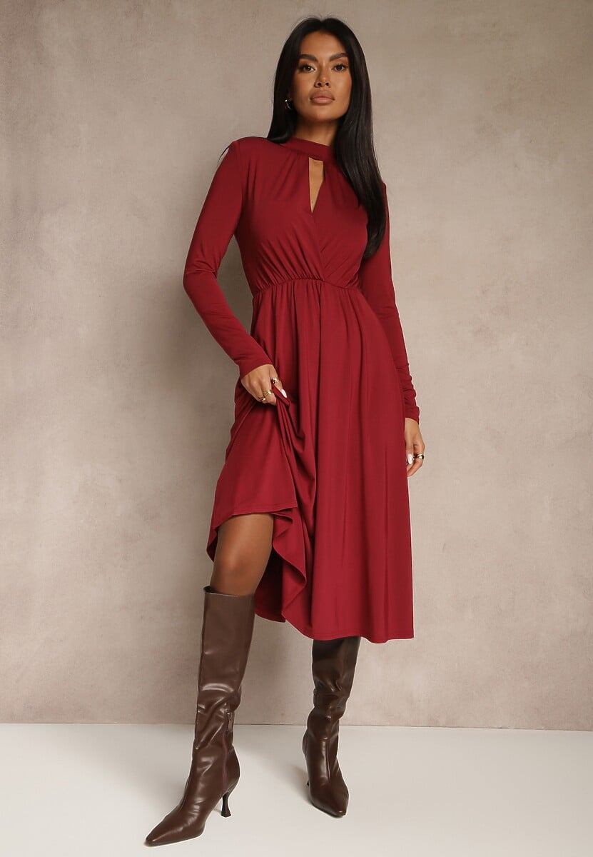 Bordowa Taliowana Sukienka z Usztywnionymi Ramionami Ozdobiona Wycięciem Arfedi