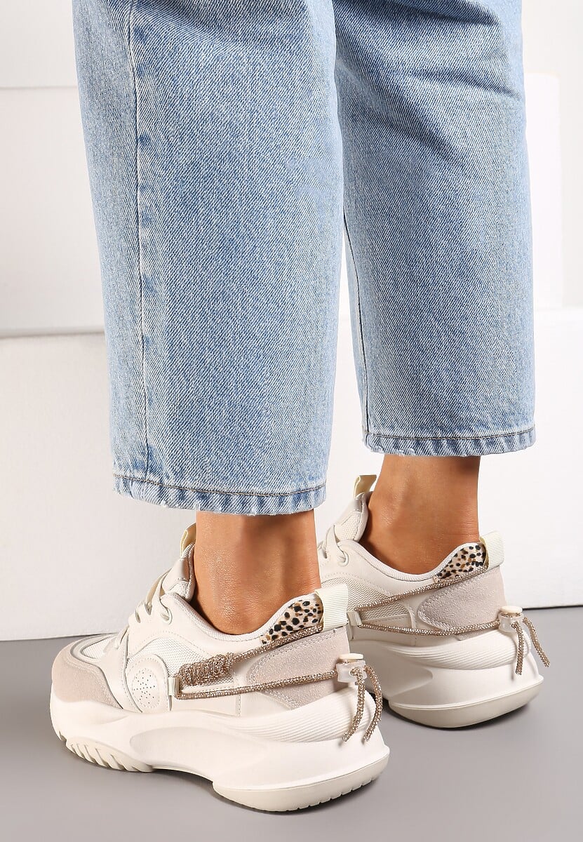 Beżowe Sneakersy Ozdobione Sznureczkiem z Cyrkoniami Blekkia