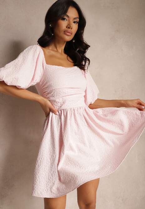 Różowa Rozkloszowana Sukienka z Elastyczną Górą i Bufkami na Ramionach Velzemia