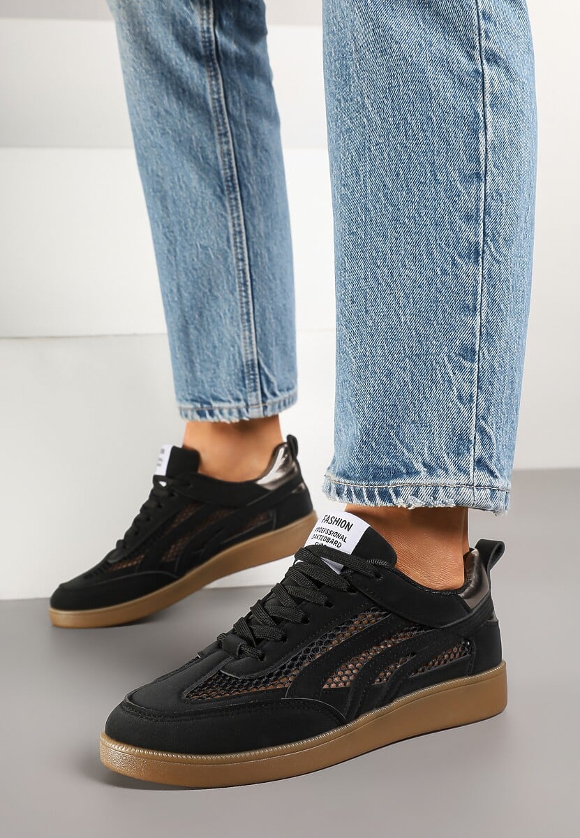 Czarne Sneakersy ze Wstawkami z Siatki i Paskami na Boku Garisen