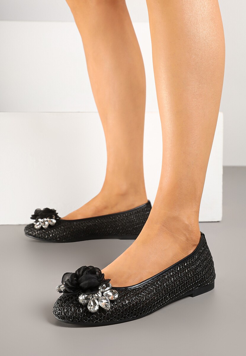 Czarne Balerinki z Szydełkowanymi Zdobieniami Cyrkoniami i Kwiatową Aplikacją Mairalos