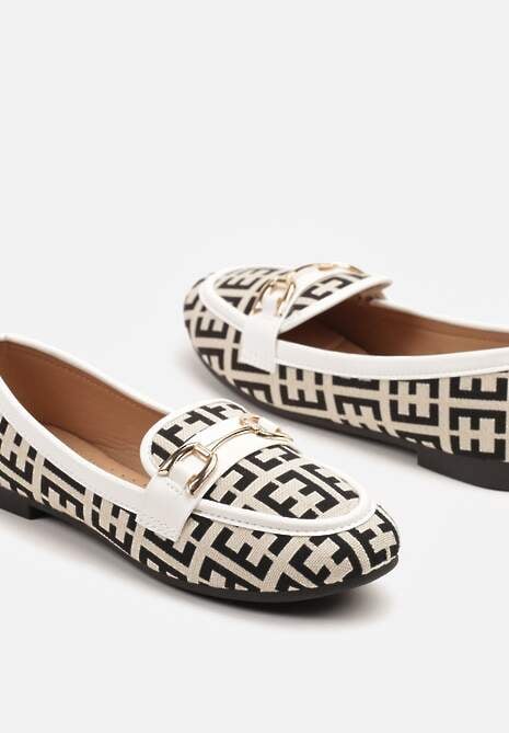 Białe Mokasyny z Ekozamszu z Ozdobną Metaliczną Aplikacją Nusarila