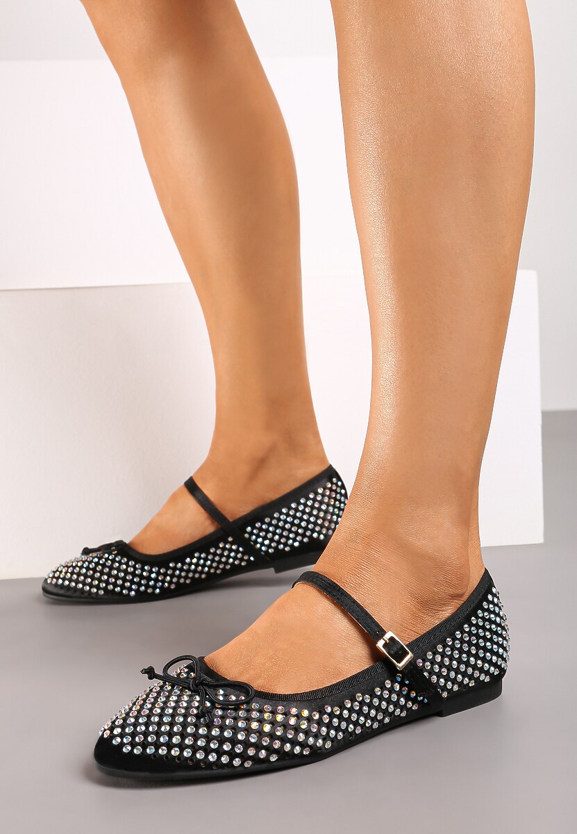 Czarne Balerinki z Klamerką i Ażurową Cholewką Morakate