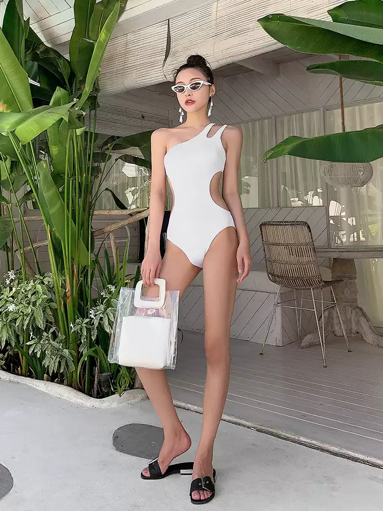 Retro One-Piece Swimsuit for Women - Small Bust Lifting, Sexy High-End Single Shoulder Resort Swimwear