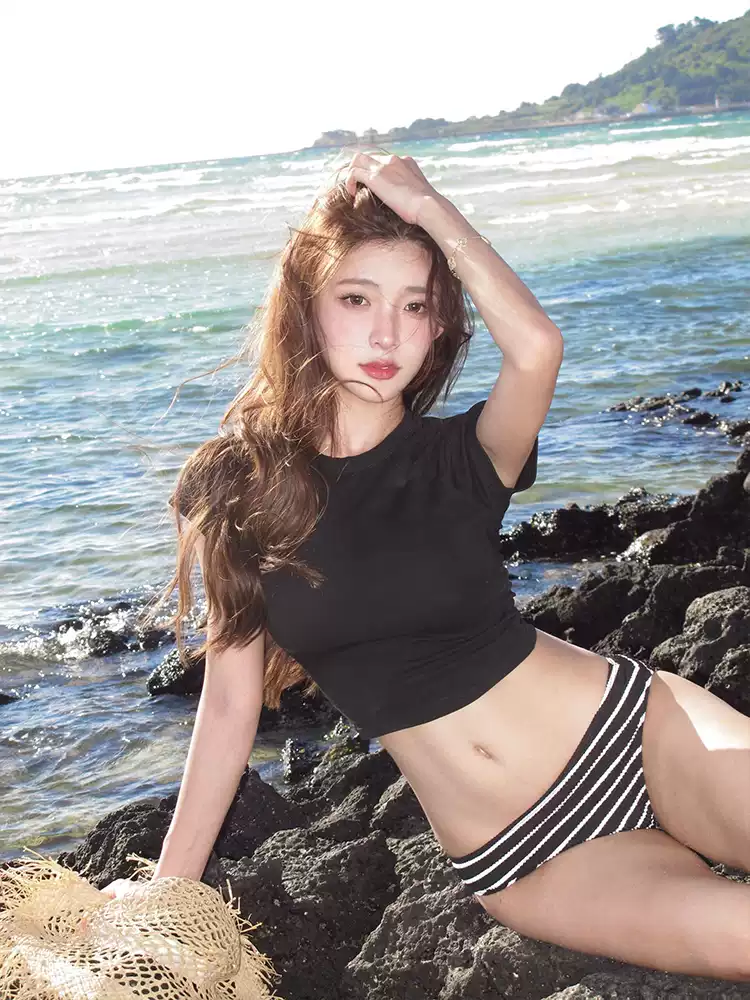 Women's Black Striped Tankini Swimsuit - Beach & Hot Spring Vacation