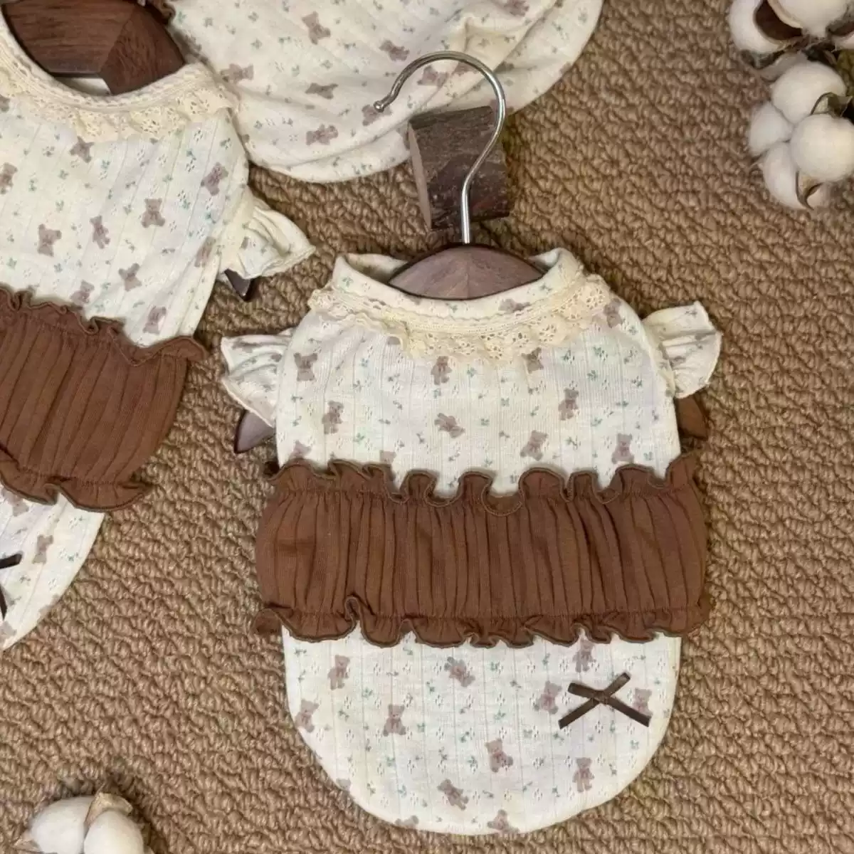 Pet Clothing Autumn & Winter New Style Floral Lace Versatile Base Layer for Dogs & Cats (Soft Inner Layer)