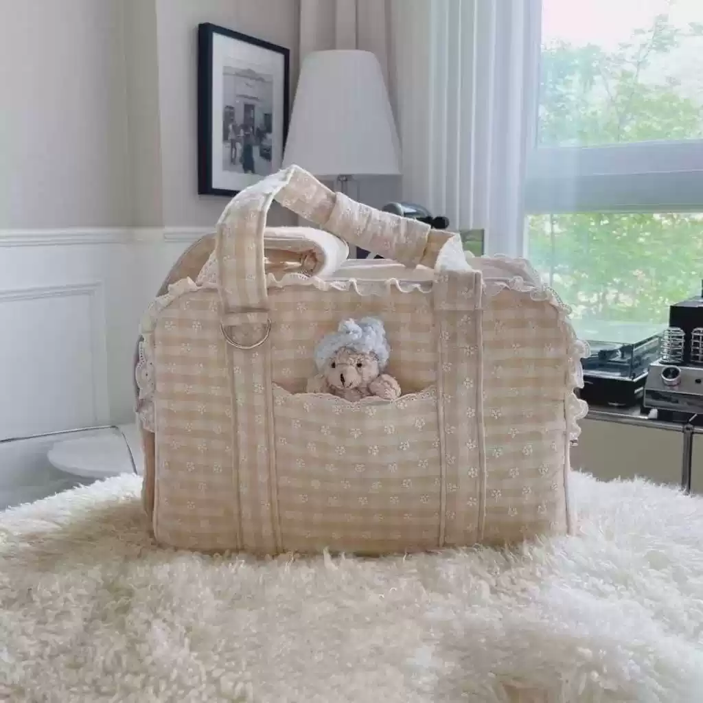 Portable Pet Carrier for Cats & Dogs - Breathable Handbag/Shoulder Bag with Lace Design