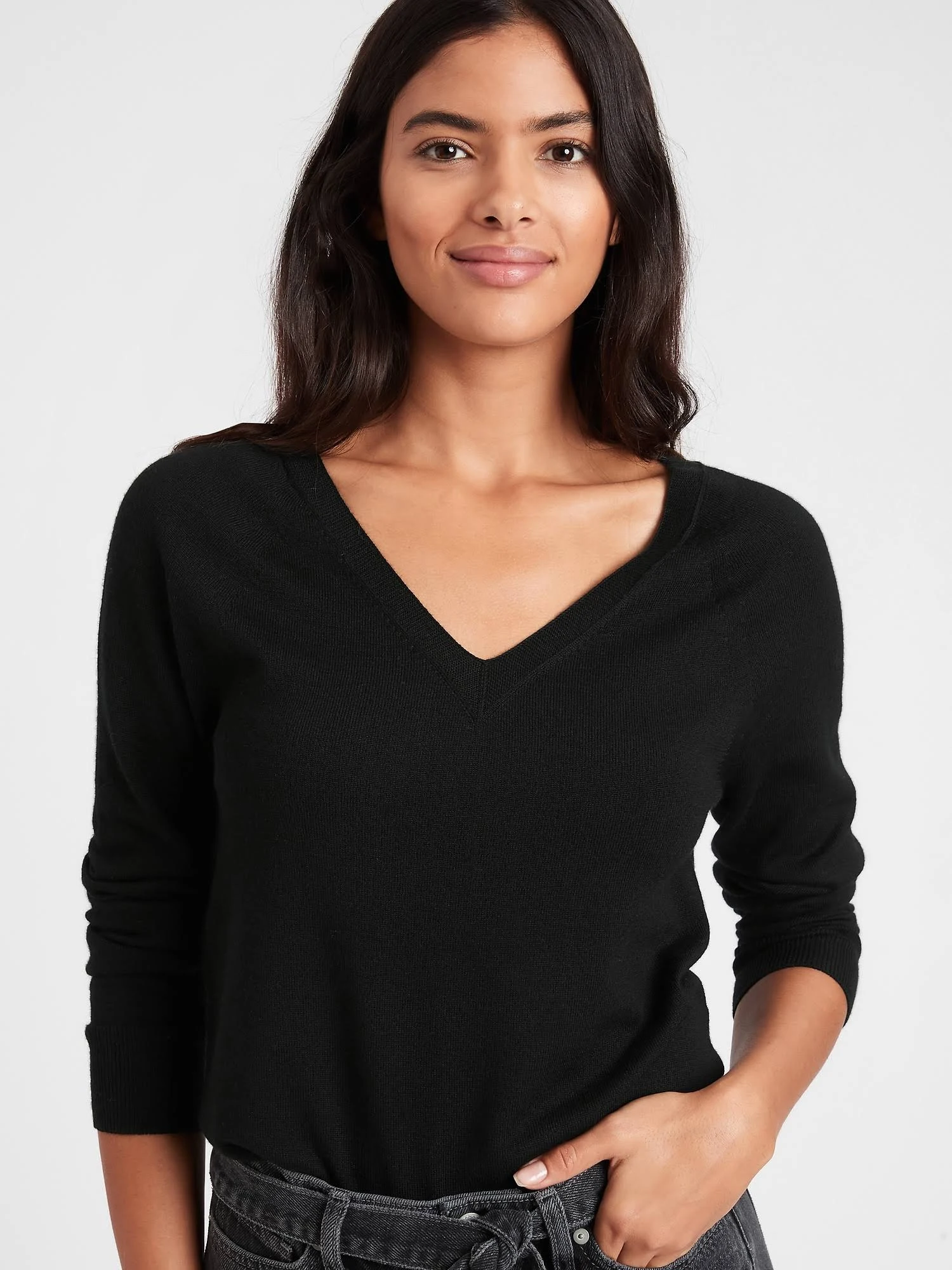 Banana Republic Women's Seamless Merino V-Neck Sweater in Responsible Wool Black Size Xxs
