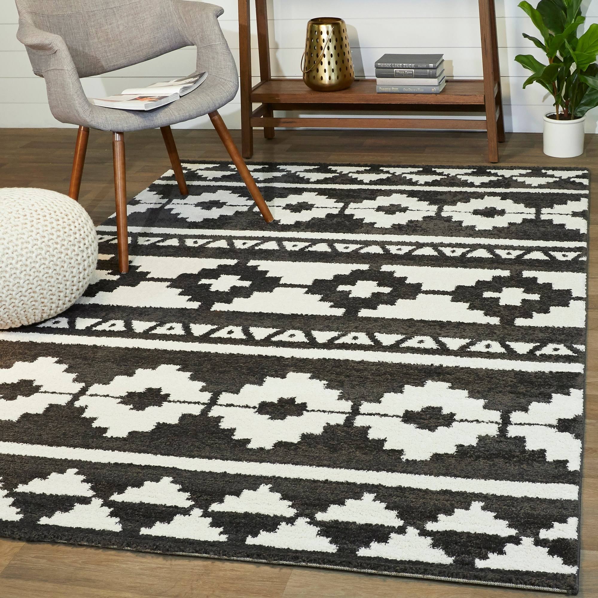 Karine Geometric Indoor Area Rug - 2& x 7& Runner - Black