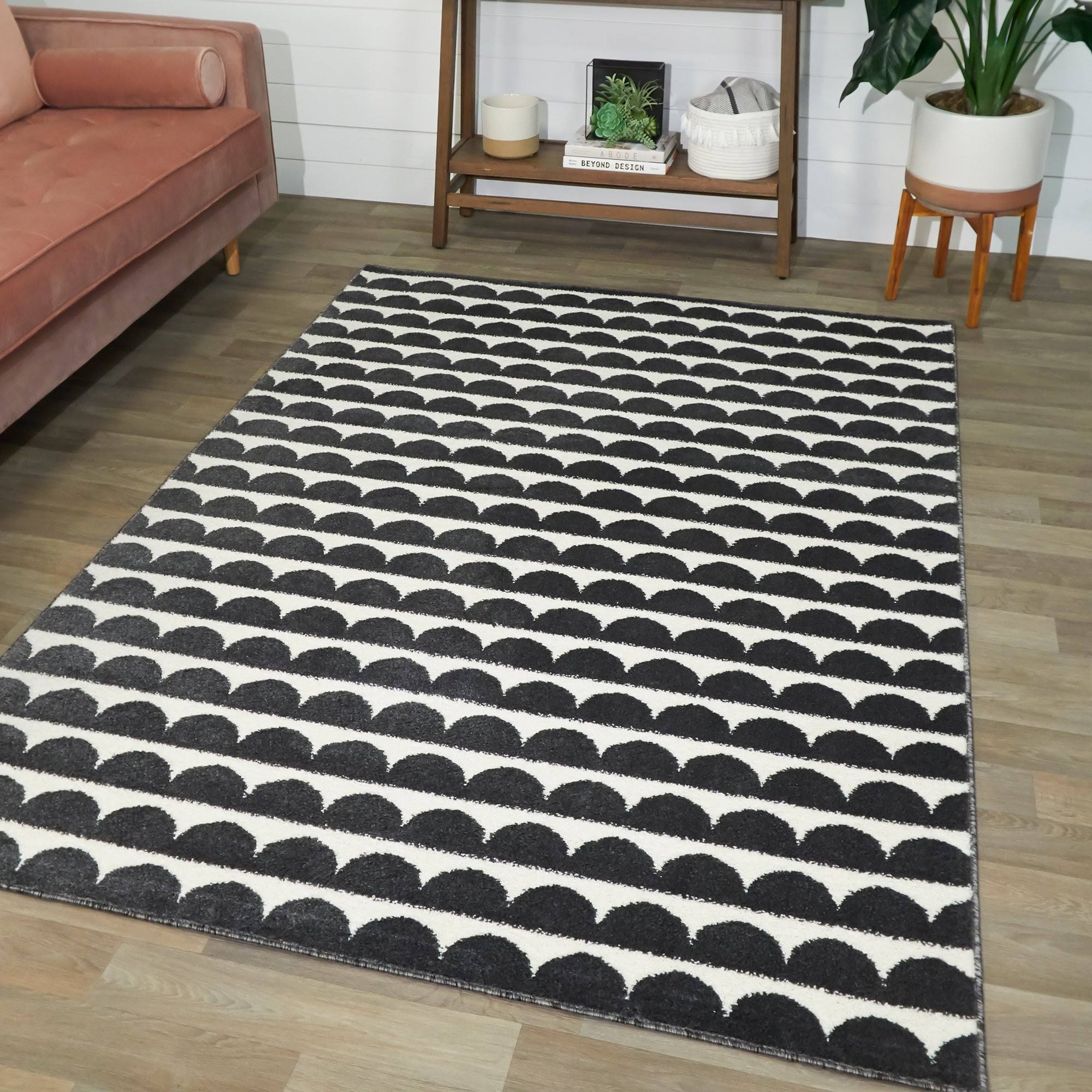 Palmer Modern Scale Area Rug - 4&6x22 x 6& - Black